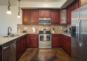 Luxury Condo in Downtown Moab | Private Hot Tub | Pet Friendly | Easy Parking