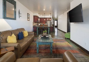 Luxury Condo in Downtown Moab! Pet Friendly | Bike Storage | Easy Parking