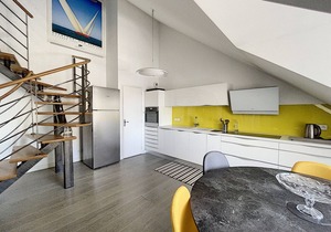 Luxury duplex downtown with parking, close to port and beach