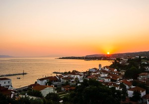 Luxury Hilltop Villa 200m from the Beach