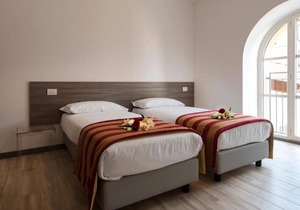Luxury Lake Front Britannia Apartments