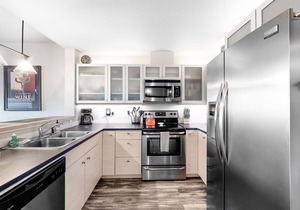 Luxury mountain-view condo with fireplace, balcony, indoor pool & hot tub
