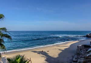 Luxury Oceanfront 3 bedroom Condo...Surf and Sun!