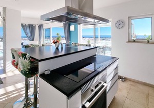 Luxury penthouse with 180° sea view
