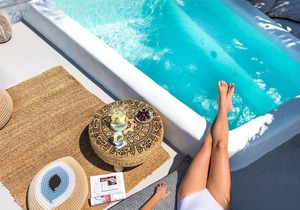 Luxury Santorini Villa |Summer Lovers Villa Private Pool | Hot Tub | Panoramic Caldera View | Akroti