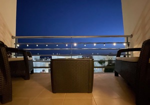 Luxury Two Bed Apt, WiFi, Air Con, Sea Views, Old Town, Beach 900m