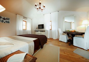 Luxury villa and the winery Benvenuti are the key "condiments" for your holidays