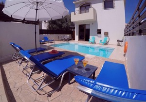Luxury Villa VERY close to the Grecian Park Late 2022 Discounts contact us now!