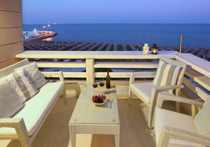 Mackenzie Seafront Suite