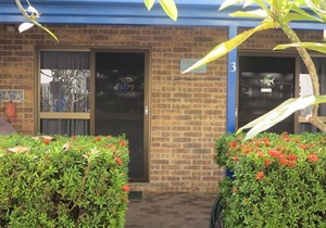Magnetic Shores Unit 3 - Delightful tropical getaway across the road to beautiful Alma Bay