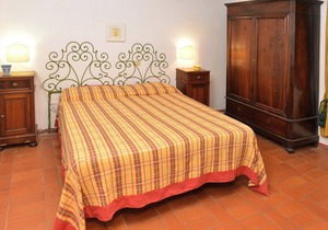 Magnificent apartment in the Tuscan countryside with swimming pool
