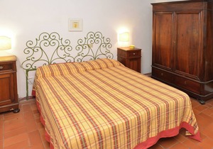 Magnificent apartment in the Tuscan countryside with swimming pool