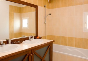 Maison cosy et abordable | Jardin + Piscine + Golf