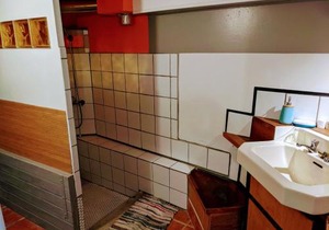 Maison 3 niveaux avec terrasse, 2 chambres, animaux acceptés – centre Le Palais - FR-1-418-136