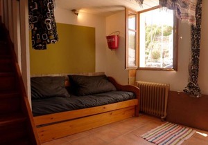 Maison 3 niveaux avec terrasse, 2 chambres, animaux acceptés – centre Le Palais - FR-1-418-136