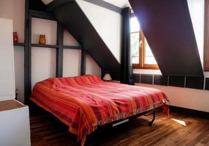 Maison 3 niveaux avec terrasse, 2 chambres, animaux acceptés – centre Le Palais - FR-1-418-136