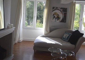 Maison l'Amérique welcome you to one of their rooms. Dogs are also welcomed