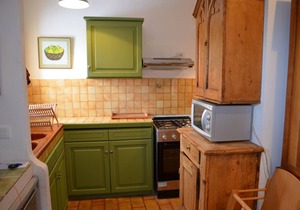Maisonette on the edge of the medieval village of Aups