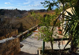 Maisonette on the edge of the medieval village of Aups