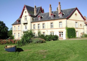 Majestic Holiday Home in Clesse with Garden