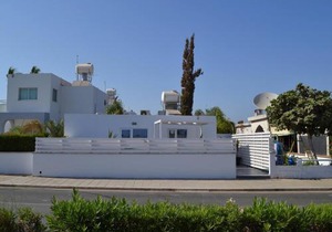 Makronissos Beach Studio