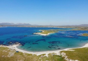 Mannin Bay Beach House - sleeps 8 guests in 4 bedrooms