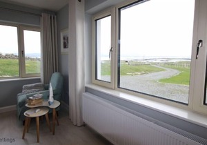 Mannin Bay Beach House - sleeps 8 guests in 4 bedrooms