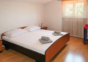 Maric (LBN432) by Interhome