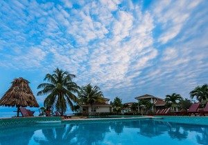 Massive Beach House w/Private Balconies, Full Kitchen, & Beachfront Views
