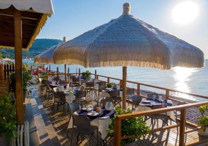 melograno Holiday Home with Swimming Pool and Private Beach