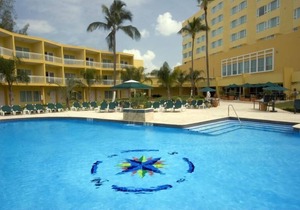 Min to The Beach! Near Contemporary Art Museum, Pool, Jet Skiing