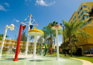 Min to The Beach! Near Contemporary Art Museum, Pool, Jet Skiing