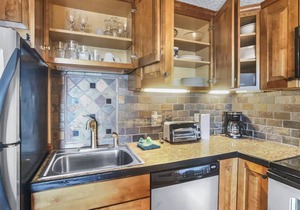 ML278 Mountaintop Retreat! Enchanting mountain/lake view! WiFi, near village