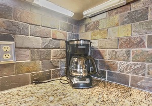ML278 Mountaintop Retreat! Enchanting mountain/lake view! WiFi, near village