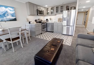 ML316 Stylish Modern Breathtaking Mtn Trail Views
