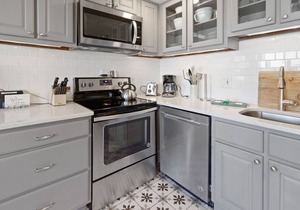 ML316 Stylish Modern Breathtaking Mtn Trail Views
