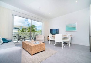 Modern 1BR Apt/w Rooftop Pool + Onsite Amenities