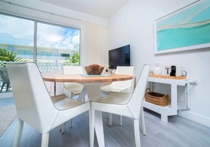 Modern 1BR Apt/w Rooftop Pool + Onsite Amenities