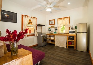 Modern 1BR ❤️Ocean, Jungle, Sunsets + Walk to Surf