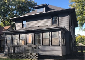 Modern 2 Bedroom with King near downtown w yard