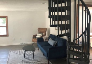 Modern 3 Bedroom near downtown w yard