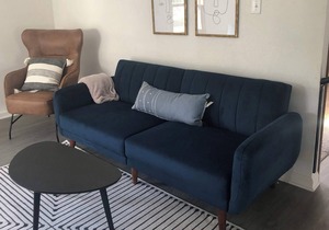 Modern 3 Bedroom near downtown w yard