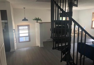 Modern 3 Bedroom near downtown w yard