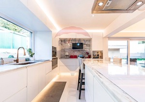 Modern 4-Bed Villa 4K beach 30k Lisbon