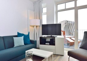 Modern apartment on the beach with great sea views, balcony and beach chair! -