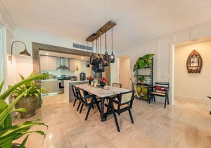 Modern apartment with lake view in El Portillo QB