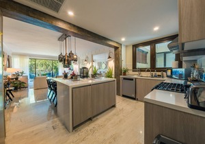 Modern apartment with lake view in El Portillo QB
