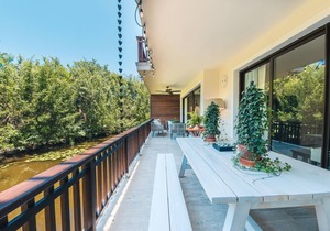 Modern apartment with lake view in El Portillo QB