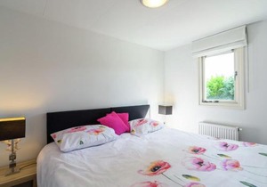 Modern Holiday Home in Kattendijke with a Garden