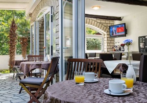 Modern one bedroom apartment with terrace near the beach and centre of Rovinj